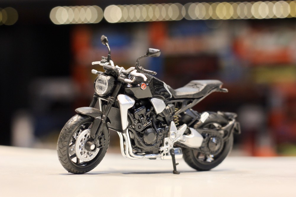Mô hình xe Honda CB1000R 2018 1:18 Welly | MoHinhXe.vn