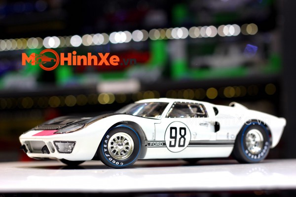 1966 Ford GT 40 II 1:18 Shelby Collectibles