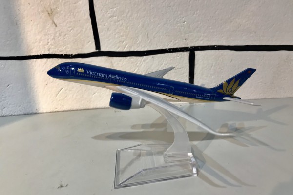 Airbus A350 Vietnam Airlines 1:400 Aircraft Model