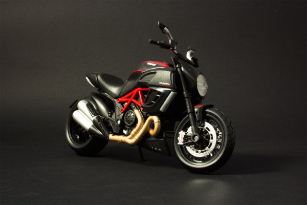 Ducati Diavel Carbon 1:12 Maisto